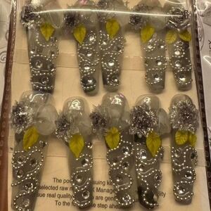 Crystal Bloom ✨🌸 | 3D Floral Press-On‎ Nail Set (Size M)